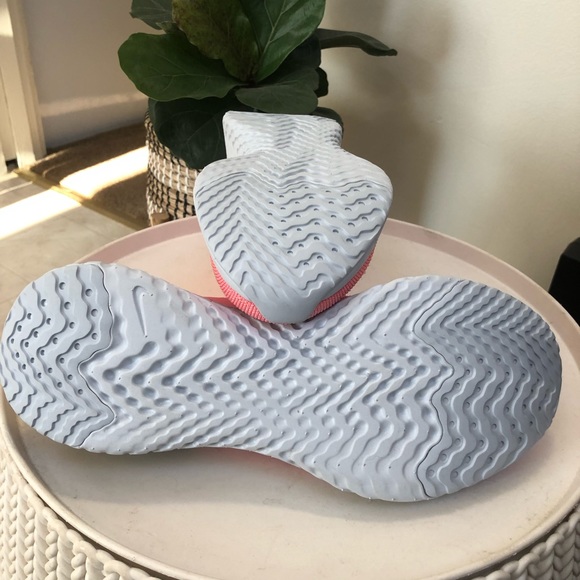 COPY - Nike Epic Phantom React Flyknit 'Bright Melon’ - Picture 4 of 12